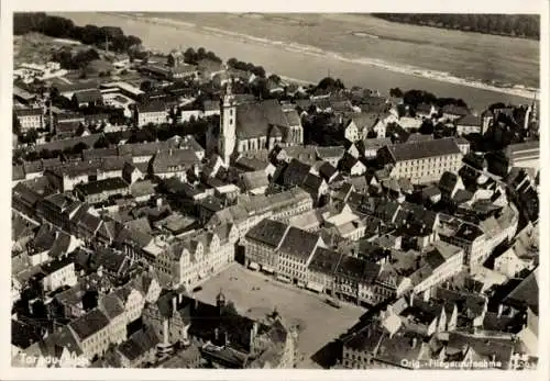 Ak Torgau an der Elbe Sachsen, Ortsansicht, Fliegeraufnahme