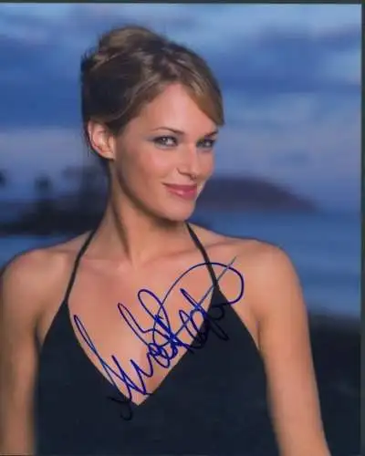 Foto Schauspielerin Amanda Righetti, Autogramm