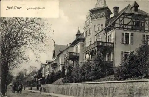 Ak Bad Elster im Vogtland, Bahnhofstraße, Fachwerkhäuser