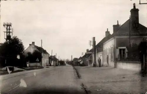 Ak Saint Rémy des Monts Sarthe, Eingang des Bourg in Richtung St-Cosme-de-Vair