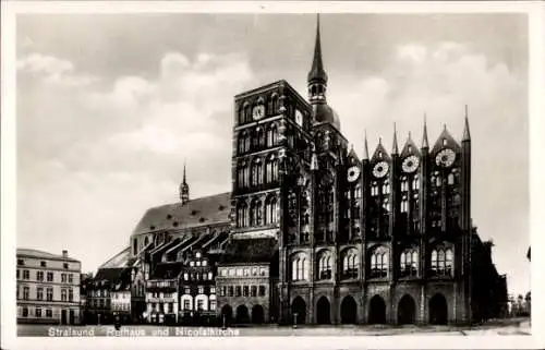 Ak Stralsund in Vorpommern, Rathaus und Nicolaikirche