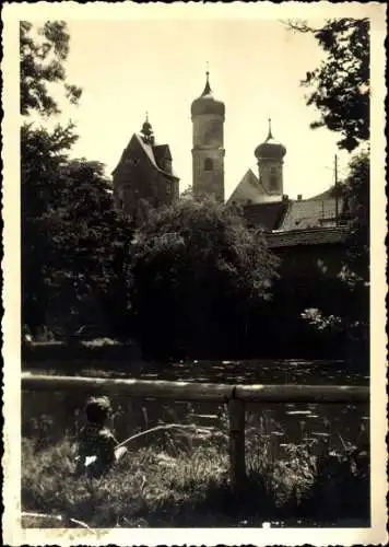 Foto Ak Isny im Allgäu, Teilansicht, Kind mit Angel am Ufer