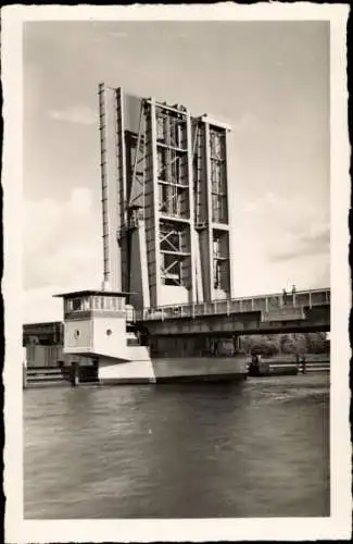 Ak Stralsund in Vorpommern, Rügendammbrücke, geöffnet