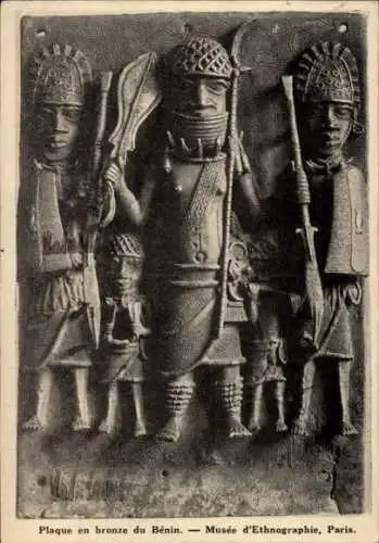 Ak Paris IV, Plaque en bronze du Bénin, Musée d'Ethnographie