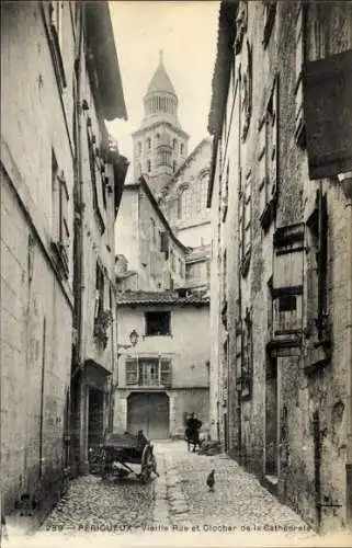 Ak Périgueux Nouvelle-Aquitaine Dordogne, Vieille Rue, Clocher de la Cathedrale