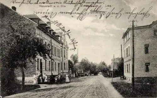 Ak Neustadt an der Orla Thüringen, Straße, Passanten