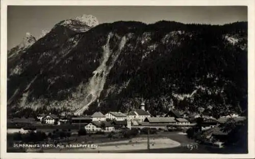 Ak Scharnitz in Tirol, Blick auf den Ort mit den Arnspitzen
