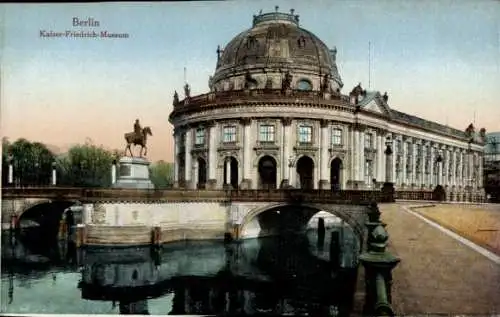 Ak Berlin Mitte, Kaiser-Friedrich-Museum, Brücke, Denkmal