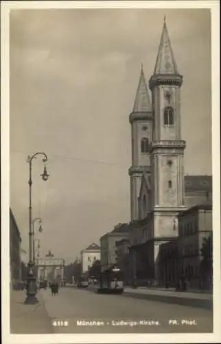 Foto Ak München, Ludwigs-Kirche, Straßenbahnen