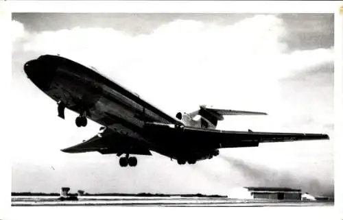 Foto Passagierflugzeug beim Starten, Zivilflugzeug
