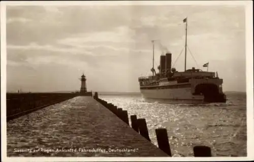 Ak Sassnitz auf Rügen, Ankunft des Fährschiffes Deutschland