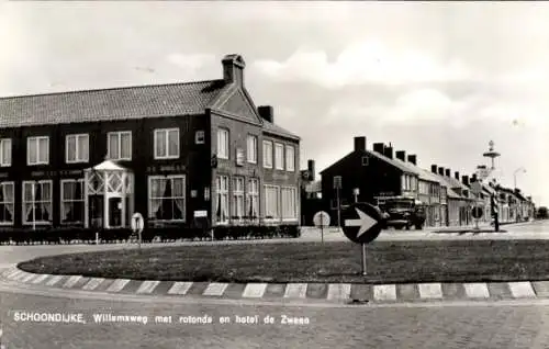 Ak Schoondijke Sluis Zeeland Niederlande, Willemsweg, Kreisverkehr, Hotel de Zwaan