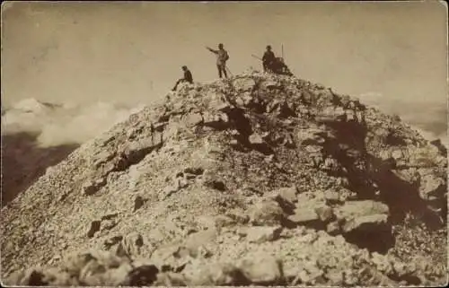 Ak Das hohe Licht, Bergsteiger auf dem Berggipfel