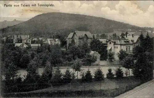 Ak Tabarz im Thüringer Wald, Teilansicht mit Tennisplatz