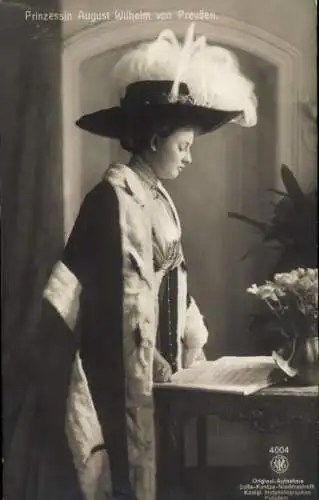 Ak Prinzessin August Wilhelm von Preußen, Alexandra Viktoria, Standportrait, NPG 4004