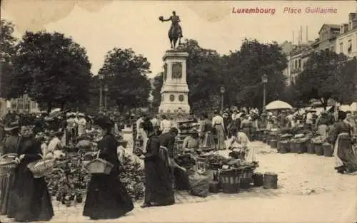 Ak Luxemburg, Place Guillaume, Kaufleute, Denkmal