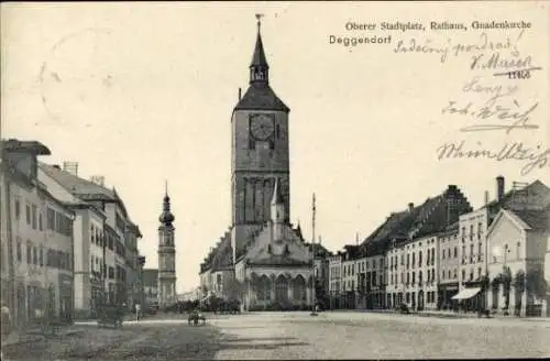 Ak Deggendorf im Bayerischen Wald Niederbayern, oberer Stadtplatz, Rathaus, Gnadenkirche