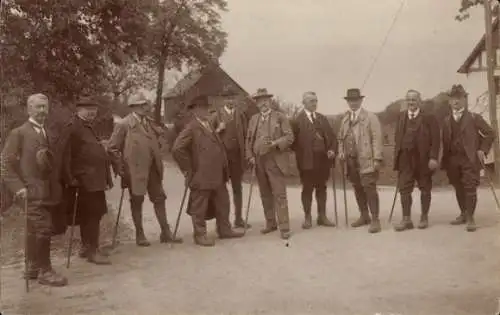 Foto Ak Hochkirch in Sachsen, Gruppenbild der Männer, Wanderer