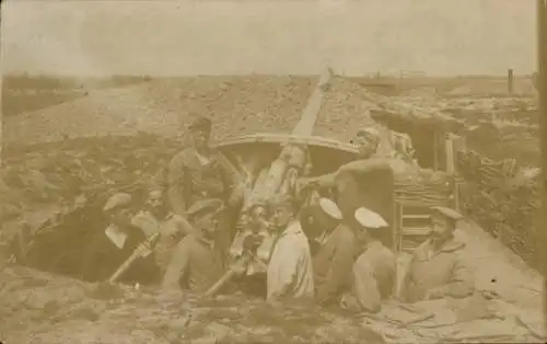 Foto Ak Deutsche Soldaten in Uniformen, Geschütz, Kaiserzeit