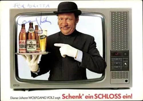 Ak Schauspieler Wolfgang Völz, Portrait, Autogramm, als Diener Johann, Schenk ein Schloss ein, Bier