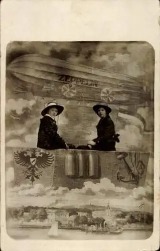 Foto Ak Frau mit Tochter, Porträt, Luftschiff, Zeppelin, Jahr 1914