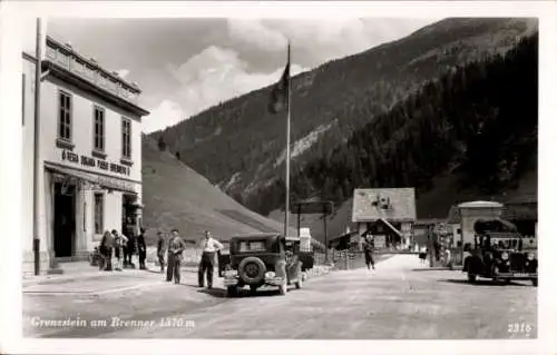 Ak Brenner Tirol Österreich, Grenzanlage mit Grenzstein, Zollhaus, Autos