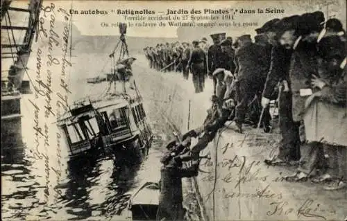 Ak Paris V., Un autobus Batignolles-Jardin des Plantes dans la Seine, accident 1911