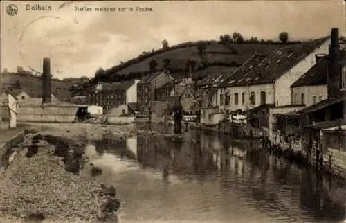 Ak Dolhain Wallonie Lüttich, Alte Häuser an der Vesdre