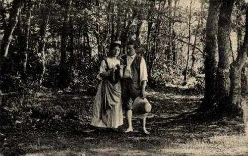 Ak Französische Tracht, Liebespaar, Spaziergang