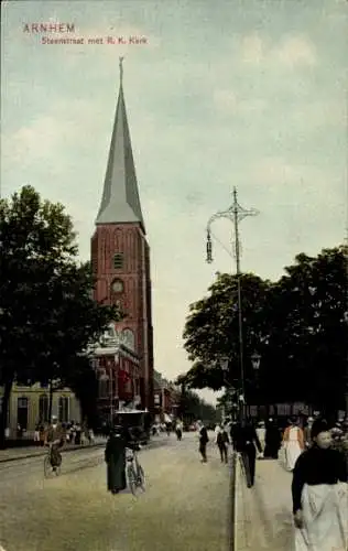 Ak Arnhem Gelderland Niederlande, Steenstraat mit römisch-katholischer Kirche