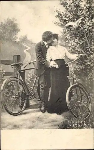 Ak Liebespaar mit Fahrrädern, Taube