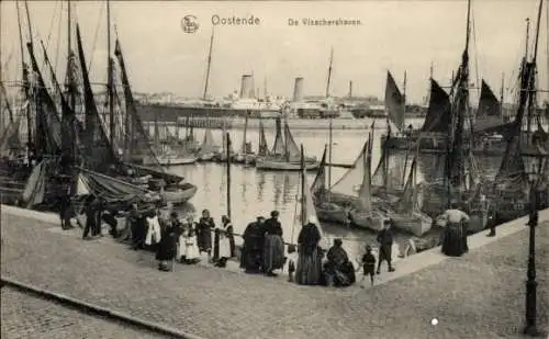 Ak Ostende Westflandern, De Visschershaven, Hafenpartie, Passanten