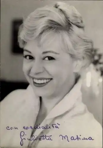 Foto Ak Schauspielerin Giulietta Masina, Portrait, Autogrammstempel