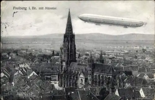 Ak Freiburg im Breisgau, Münster, Zeppelin über der Stadt