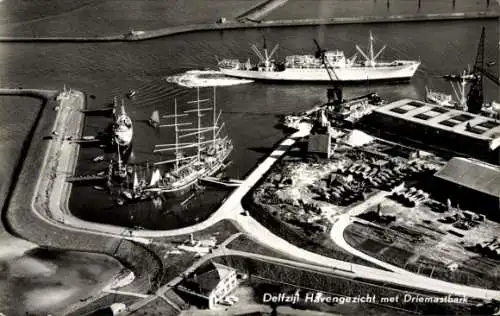 Ak Delfzijl Groningen, Hafen mit Dreimastbark, Luftbild