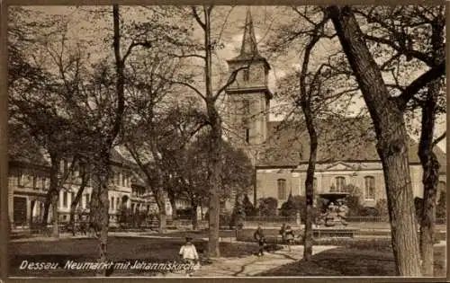 Ak Dessau in Sachsen Anhalt, Neumarkt mit Johanniskirche