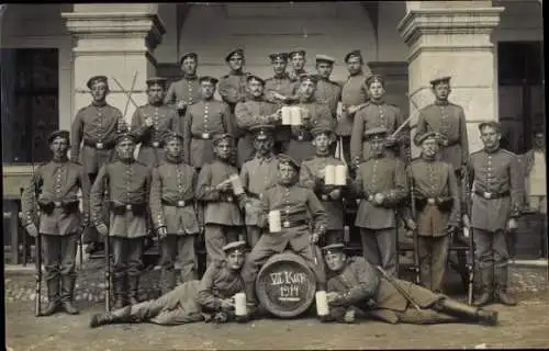 Foto Ak Deutsche Soldaten in Uniformen, K.B. Inf.-Rgt. 16, VII. Korp.