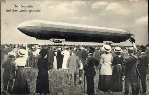 Ak Zeppelin auf der Landungsstelle, Luftschiff, Zuschauer