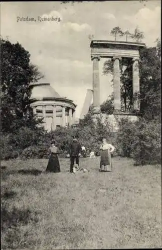 Ak Potsdam, Ruinenberg, Familie, Hund