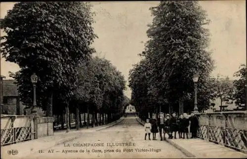 Ak Ay Marne, Avenue de la Gare, benannt nach der Victor-Hugo-Brücke