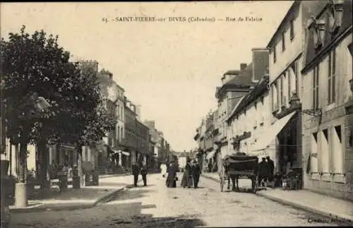 Ak Saint Pierre sur Dives Calvados, Rue de Falaise