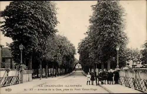 Ak Ay Marne, Avenue de la Gare, benannt nach der Victor-Hugo-Brücke