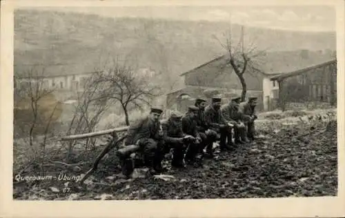 Ak Querbaum-Übung, deutsche Soldaten auf der Latrine