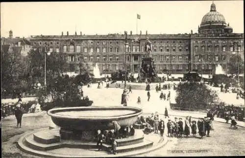 Ak Berlin Mitte, Lustgarten, Brunnen, Schloss