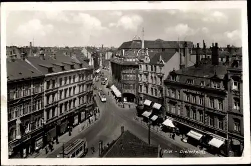 Ak Kiel, Dreieckplatz, Kronenapotheke, Geschäft Wilh. Weber, Straßenbahnen