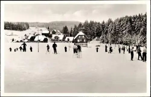 Ak Kniebis Freudenstadt im Nordschwarzwald, Skiwiese, Skifahrer, Winter