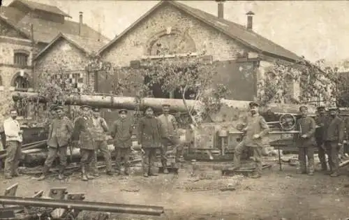 Foto Ak Deutsche Soldaten in Uniform, Geschütz, 1. WK