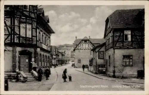 Ak Stadtlengsfeld im Wartburgkreis, Blick in die Untere Marktstraße, Passanten