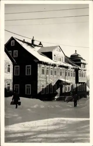 Ak Schmiedefeld am Rennsteig Suhl Thüringen, Gasthof im Winter