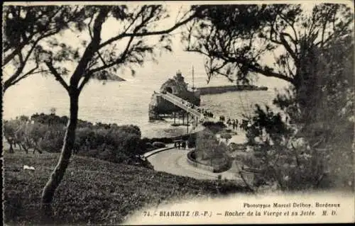 Ak Biarritz Pyrénées Atlantiques, Rocher de la Vierge et sa Jetée